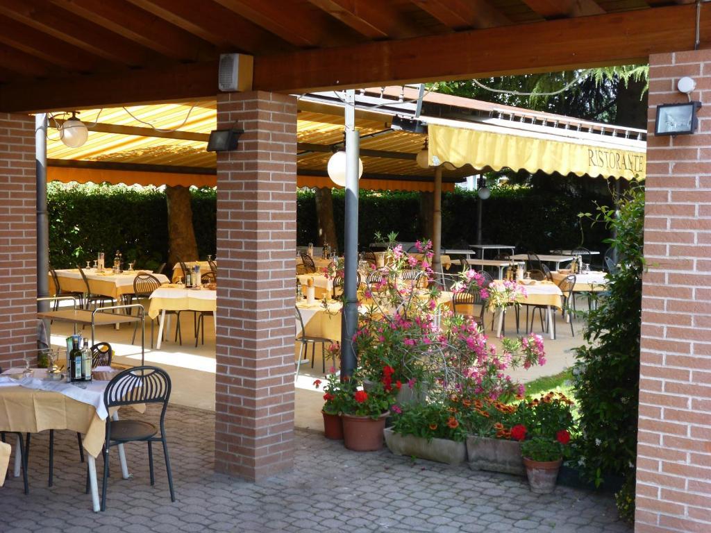 Eva 3* Costermano